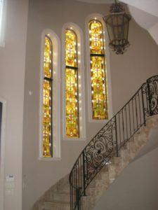 décoration sur verre- fenêtre vitrail escalier